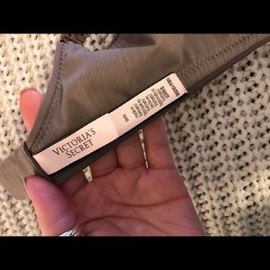 36 DD Victoria’s Secret bra